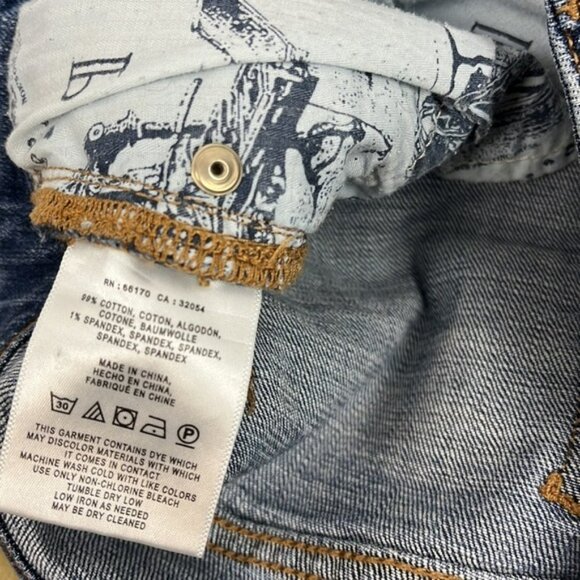 Anthropologie‎ Pilcro Mid Rise Slim Boyfriend Distressed Denim Shorts Size 27 - Picture 12 of 12